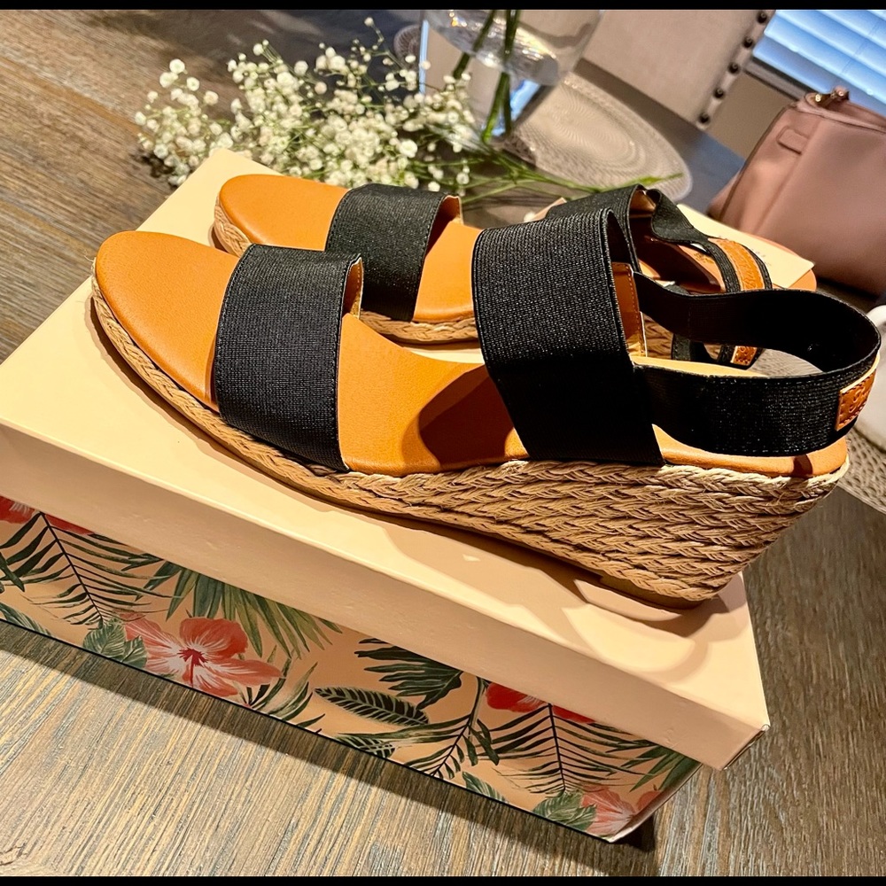 Tommy Bahama platform sandals